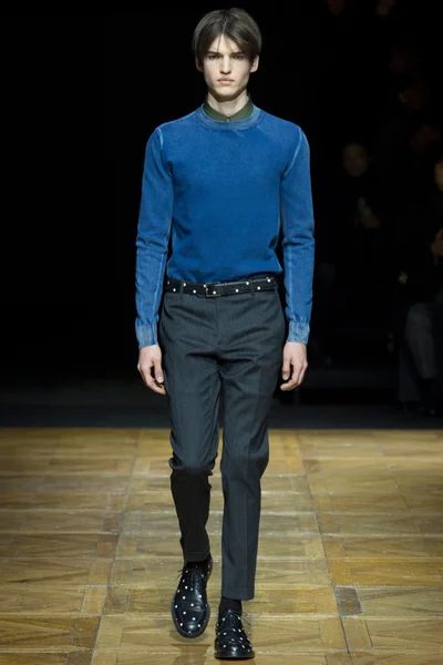 Look 19